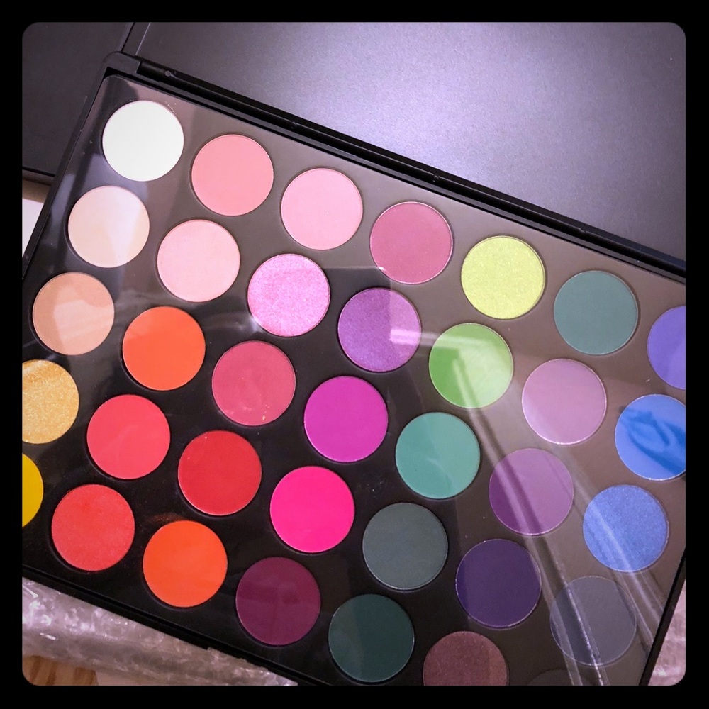✨BNIB MORPHE 35b PALETTE✨